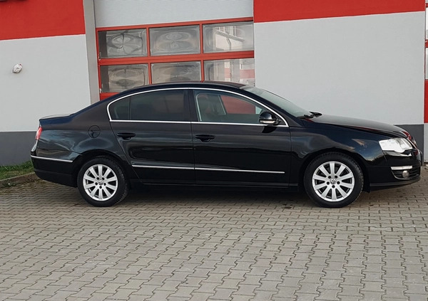 Volkswagen Passat cena 21900 przebieg: 159000, rok produkcji 2005 z Mielec małe 172